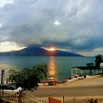 Дом отдыха Ramo's Cozy Beachside Haven With Panoramic Views - 2nd *