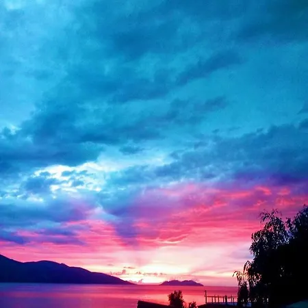 Ramo's Cozy Beachside Haven With Panoramic Views - 2nd Hébergement de vacances Vlorë