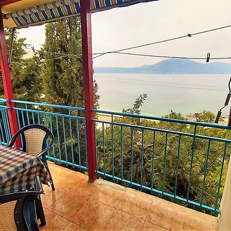 Semesterbostad Ramo's Cozy Beachside Haven With Panoramic Views - 2nd Vlorë