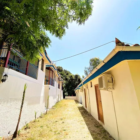 Ramo's Beachside House - 2r Tatil Evi