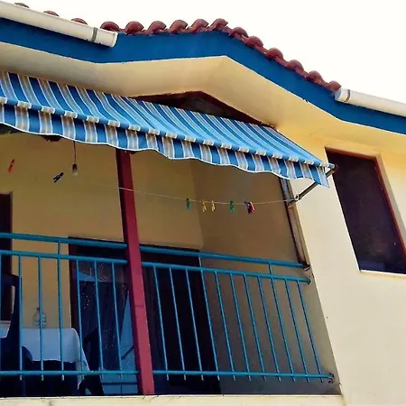 Ramo's Cozy Beachside Haven With Panoramic Views - 2nd * Vlorë