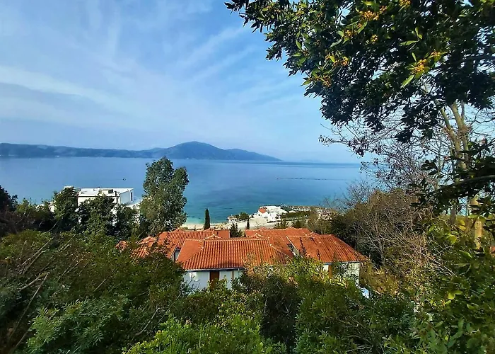 Ramo's Cozy Beachside Haven With Panoramic Views - 2nd * Vlorë